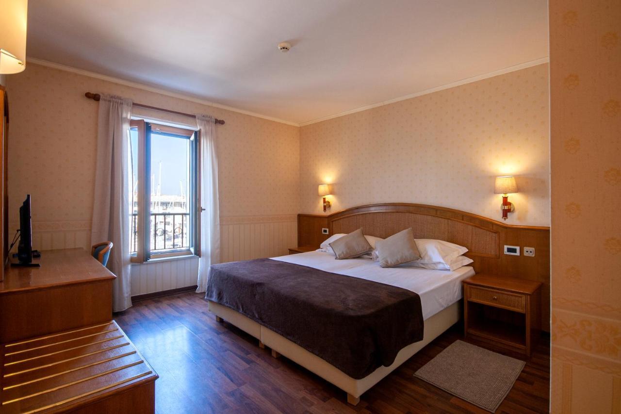Hotel Metropole Grado Bagian luar foto