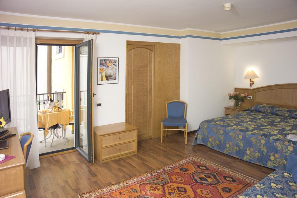 Hotel Metropole Grado Bagian luar foto